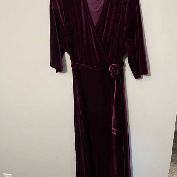 Plum Crushed Velvet Textured Long Dress 4X Wedding Guest - Picture 4 of 7